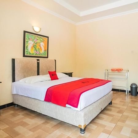 Reddoorz @ Panglima Sudirman Madiun Hotell Exteriör bild