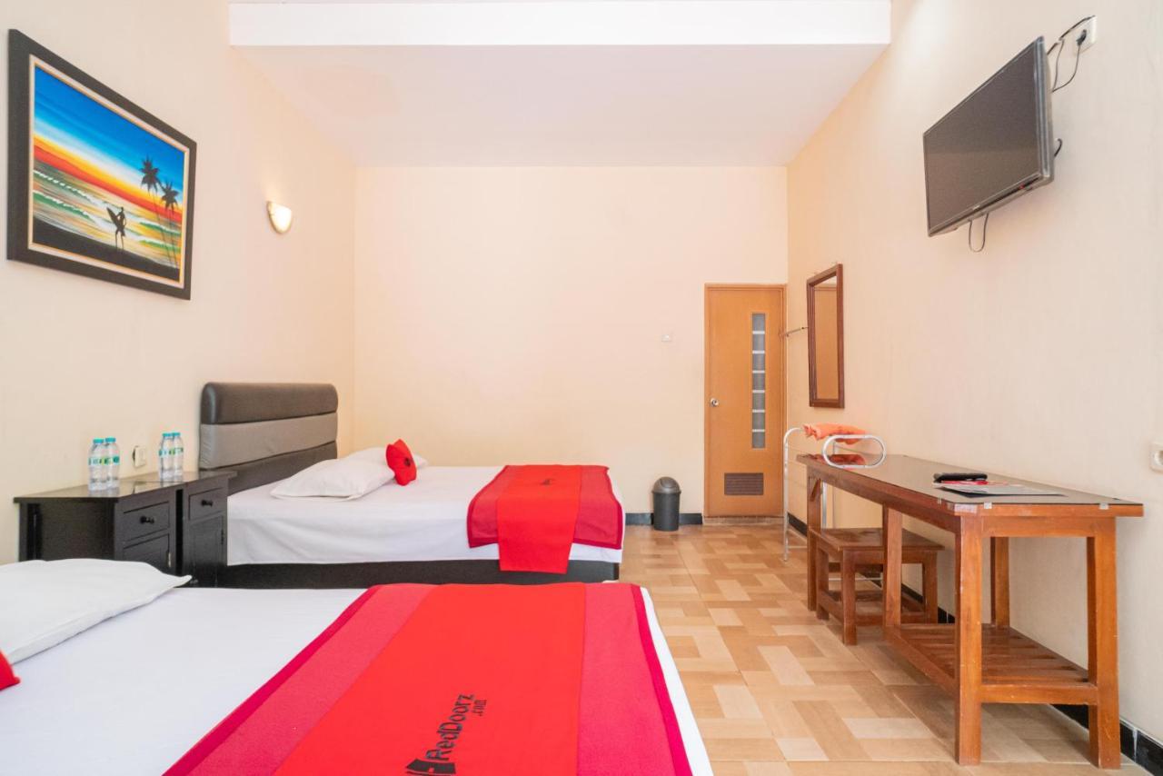 Reddoorz @ Panglima Sudirman Madiun Hotell Exteriör bild