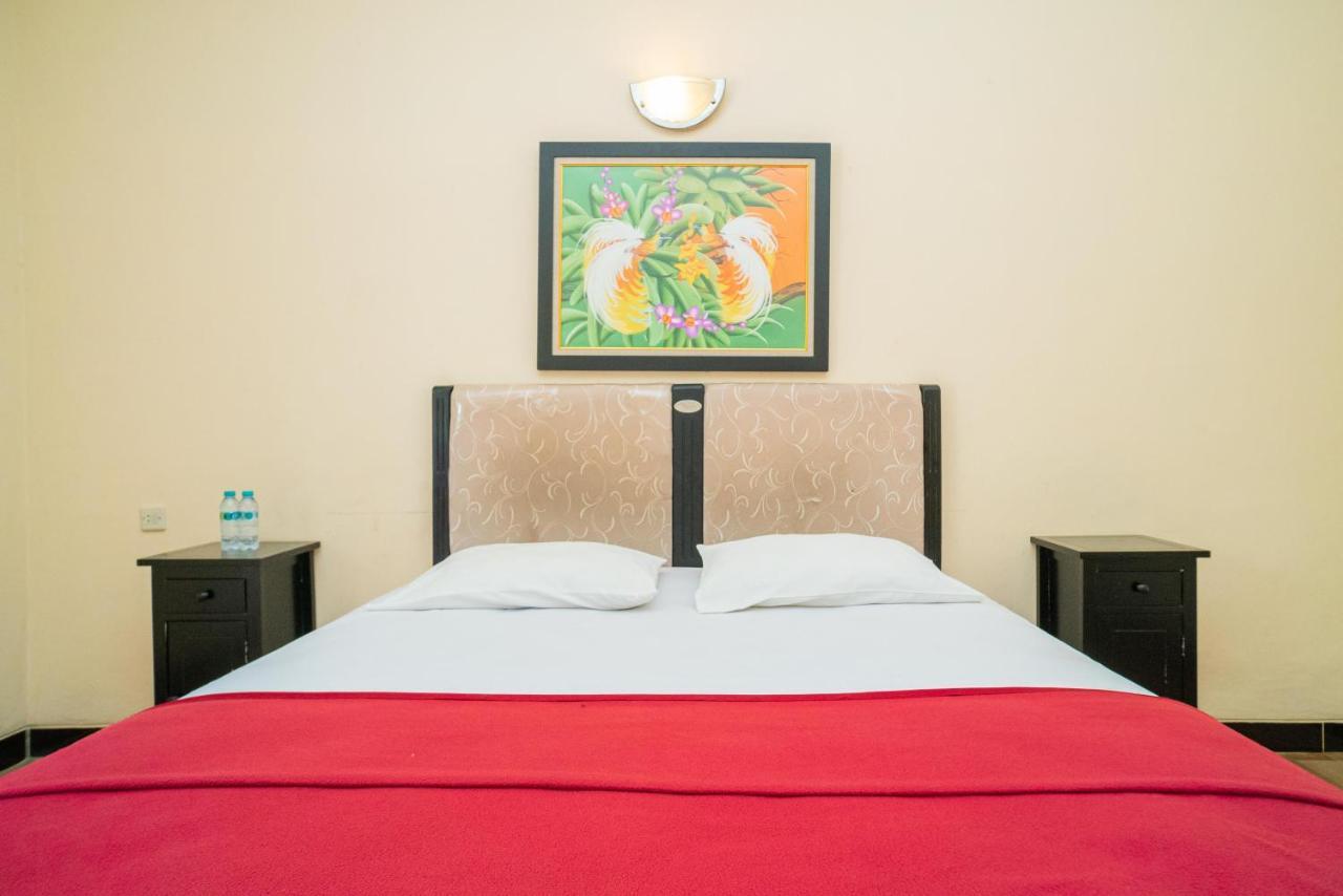 Reddoorz @ Panglima Sudirman Madiun Hotell Exteriör bild