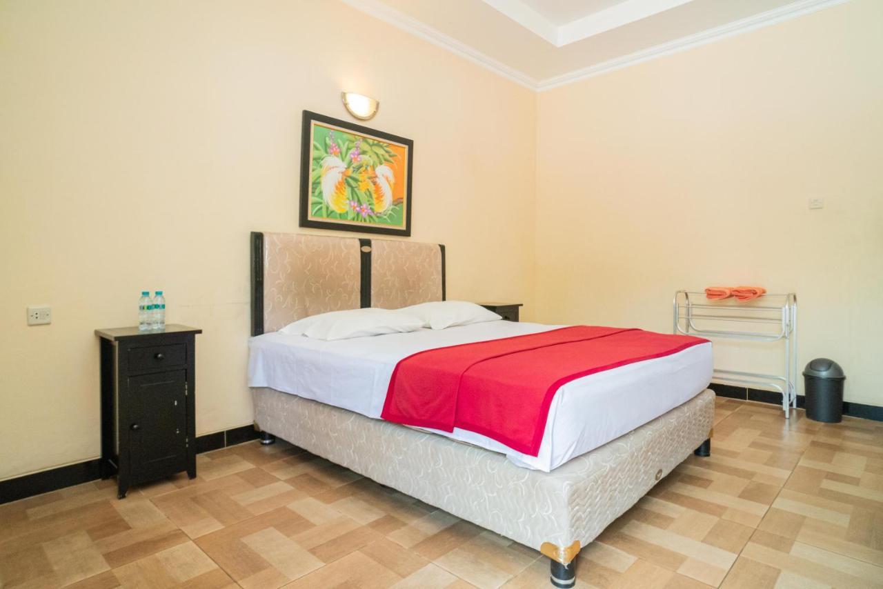 Reddoorz @ Panglima Sudirman Madiun Hotell Exteriör bild